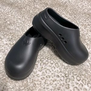 NWOT adidas clog size 38-39